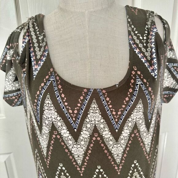 derek heart cold shoulder aztec pattern maxi dress - Picture 2 of 10